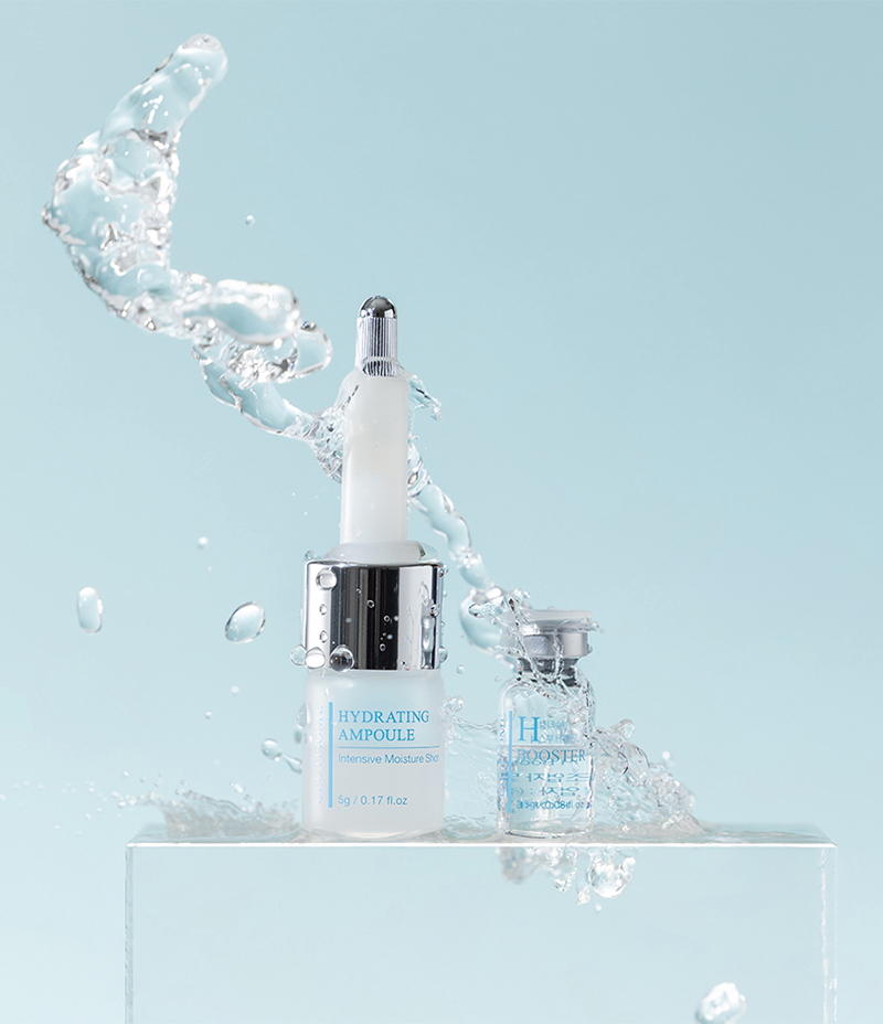  A bottle of Ceutisome Hydrating Ampoule and H-Booster on a blue backdrop, water splashes illustrating hydration for boosting skin elasticity. 