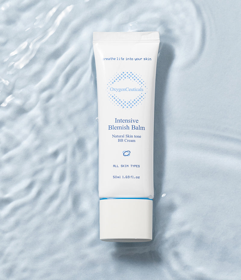  Intensive Blemish Balm infused with hyaluronic acid and beta-glucan, showcased in a beautifully rippling water ambiance. 