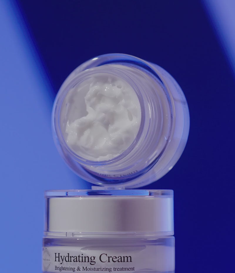 Brief video of the Hydrating Cream's rich, ultra hydrating texture.